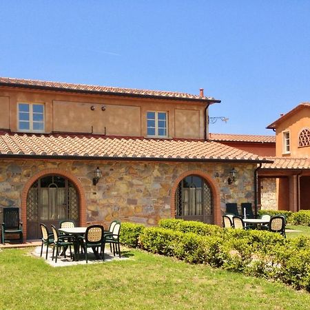 Apartments In Residence With Swimming Pool In Монтеверді-Мариттімо Екстер'єр фото